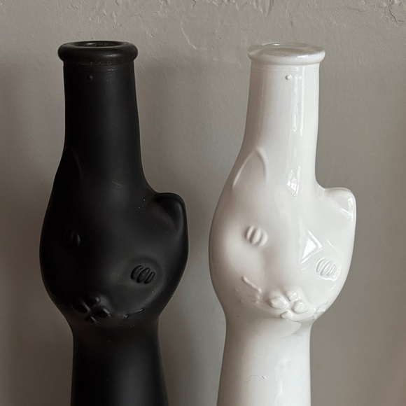 Black‎ and White Cat-Shaped Rheinhessen Bottles - Picture 5 of 8